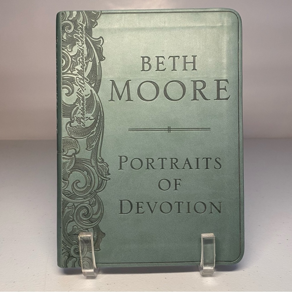 🖼️ ‘Portraits of Devotion’ by Beth Moore
